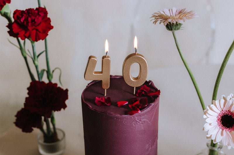 2 Jaar Kaars Goud 4,5cm van Partydeco koop je bij Partywinkel