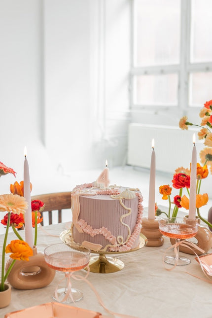 4 Jaar Kaars Lichtroze 10cm van Partydeco koop je bij Partywinkel