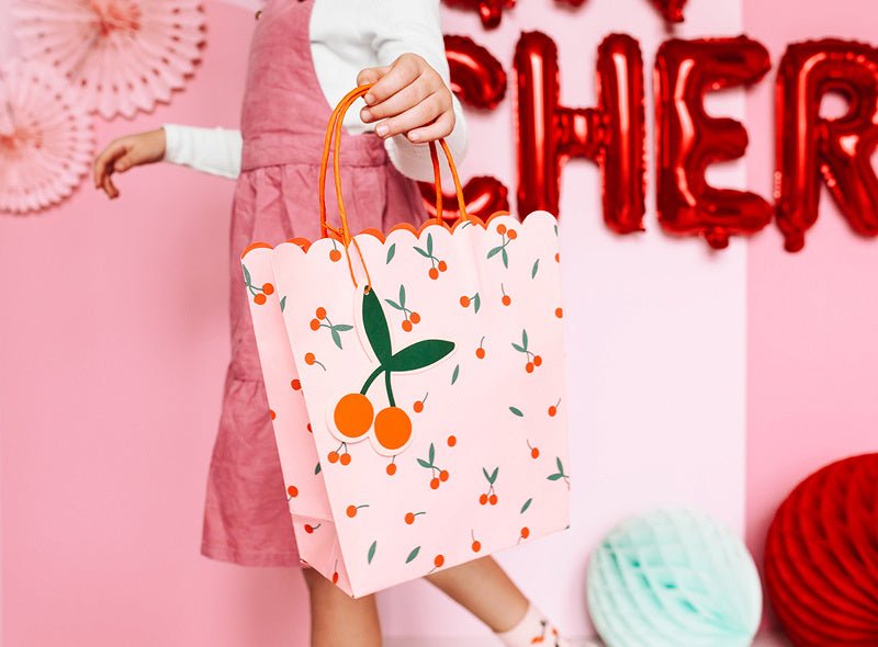 Cadeautasje Kers 32cm van Partydeco koop je bij Partywinkel