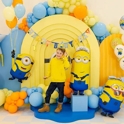 Folieballon Ster met kwastjes Minions, 72x72 cm, mix van Partydeco koop je bij Partywinkel