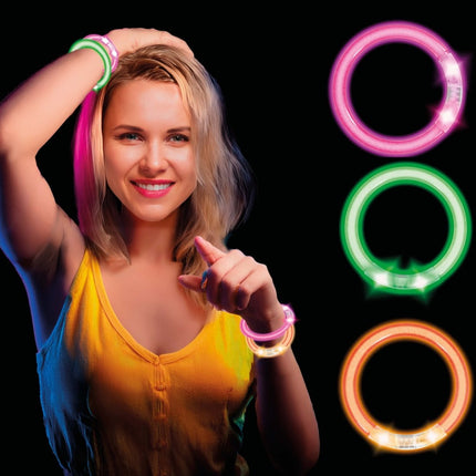 Gekleurde Armband Glow In The Dark 8cm 4st van Fiestas Guirca koop je bij Partywinkel