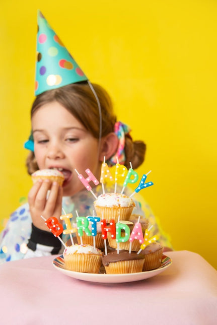 Gekleurde Feesthoedjes Stippen XL 16cm 6st van Partydeco koop je bij Partywinkel