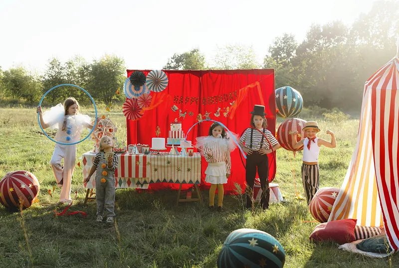 Gekleurde Papieren Waaiers 5st van Partydeco koop je bij Partywinkel