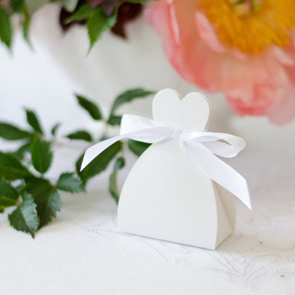 Geschenkdoosjes Hart Wit met Strik 6,5cm 10st van Partydeco koop je bij Partywinkel