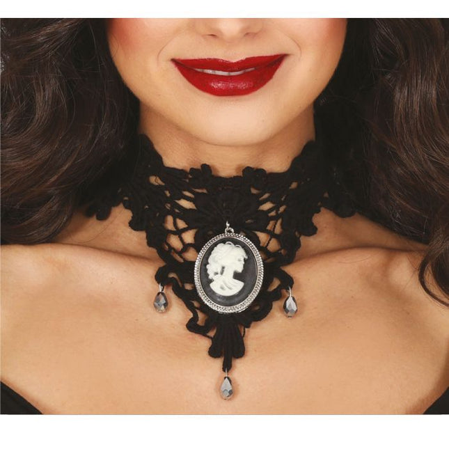 Halloween Ketting Zwart Medaillon van Fiestas Guirca koop je bij Partywinkel