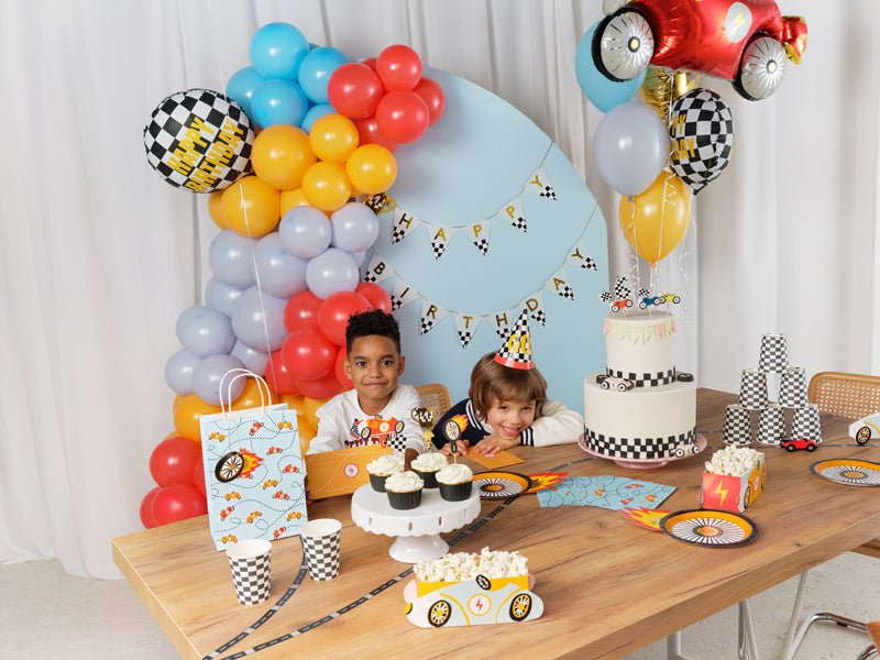 Happy Birthday Letterslinger Race Vlag 3m van Partydeco koop je bij Partywinkel