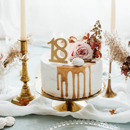 Kaars 18 Jaar Goud 7,5cm van Partydeco koop je bij Partywinkel