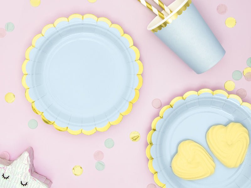 Lichtblauwe Bordjes Karton Goud 18cm 6st van Partydeco koop je bij Partywinkel