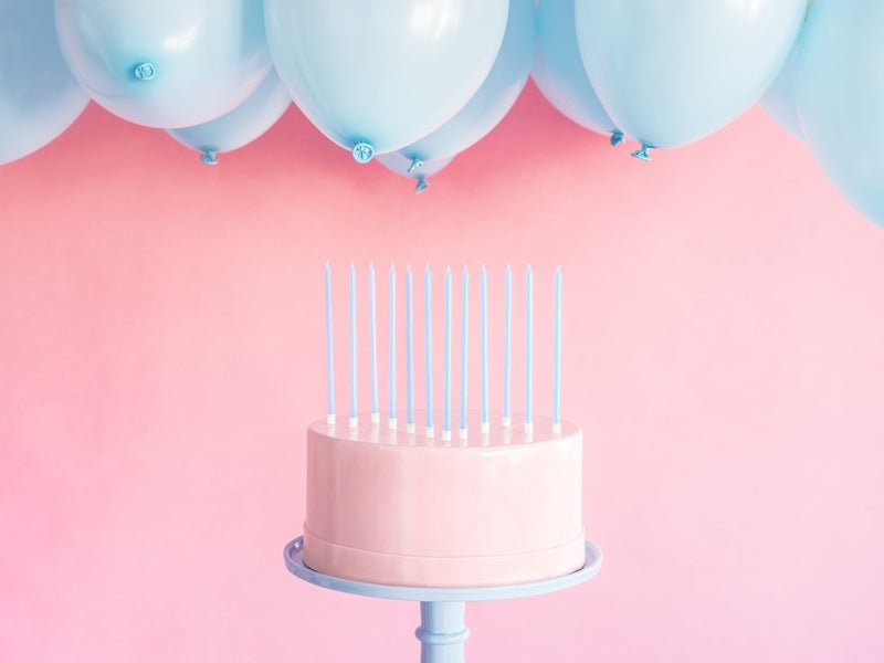 Lichtblauwe Kaarsen 14cm 12st van Partydeco koop je bij Partywinkel