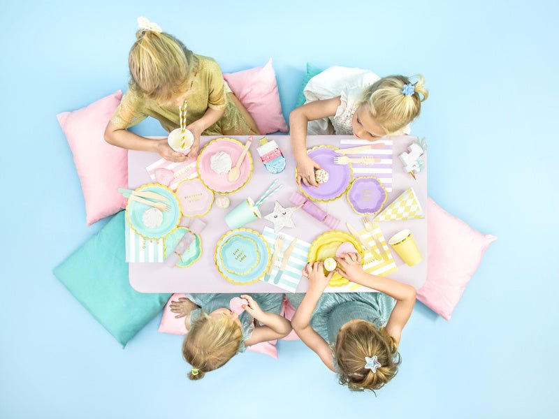 Lichtroze Bordjes Karton Goud 18cm 6st van Partydeco koop je bij Partywinkel
