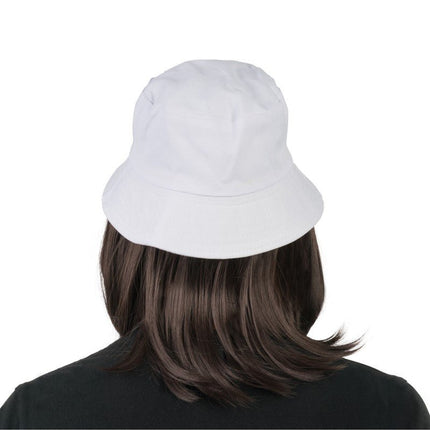 Lorenzo – Donkerbruine Haarpruik met Witte Bucket Hat van CHAKS koop je bij Partywinkel
