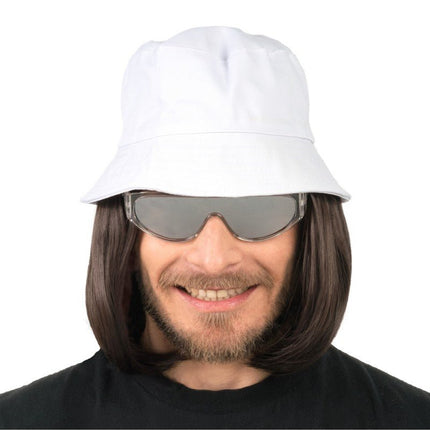 Lorenzo – Donkerbruine Haarpruik met Witte Bucket Hat van CHAKS koop je bij Partywinkel