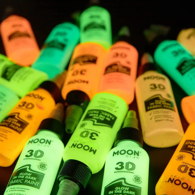 Moon Glow Glow in the Dark Fabric Paint Pink 30ml van Moon Creations koop je bij Partywinkel