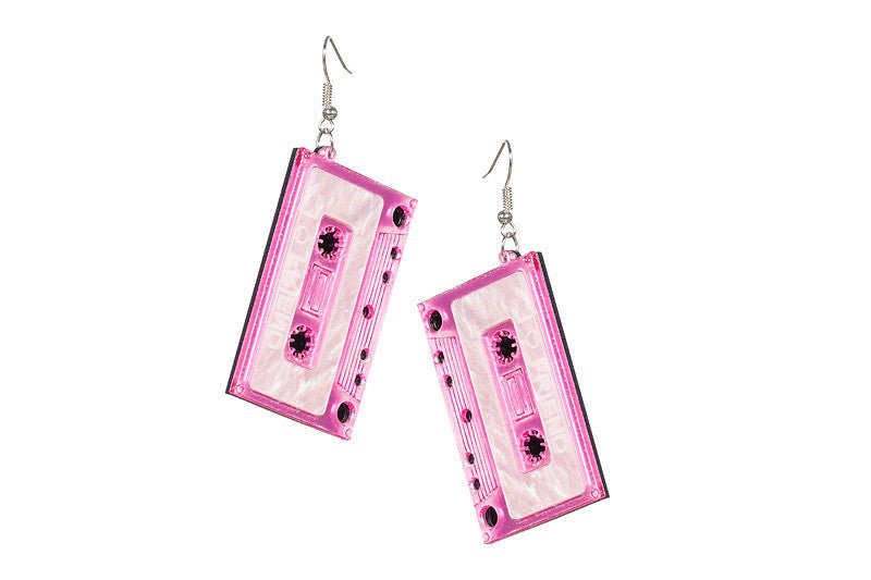 Casssetebandje Oorbellen Roze van Wilbers & Wilbers koop je bij Partywinkel