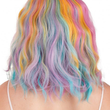 Pruik Alicia Half Lang Met Wave Met Pony Pastel Kleuren van PartyXplosion koop je bij Partywinkel