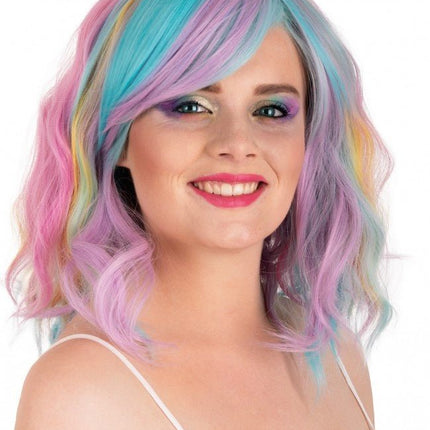 Pruik Alicia Half Lang Met Wave Met Pony Pastel Kleuren van PartyXplosion koop je bij Partywinkel
