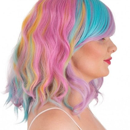 Pruik Alicia Half Lang Met Wave Met Pony Pastel Kleuren van PartyXplosion koop je bij Partywinkel