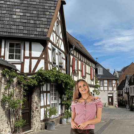 Rood Witte Blouse Dames Geruit Met Gespen van Haus Huberts koop je bij Partywinkel
