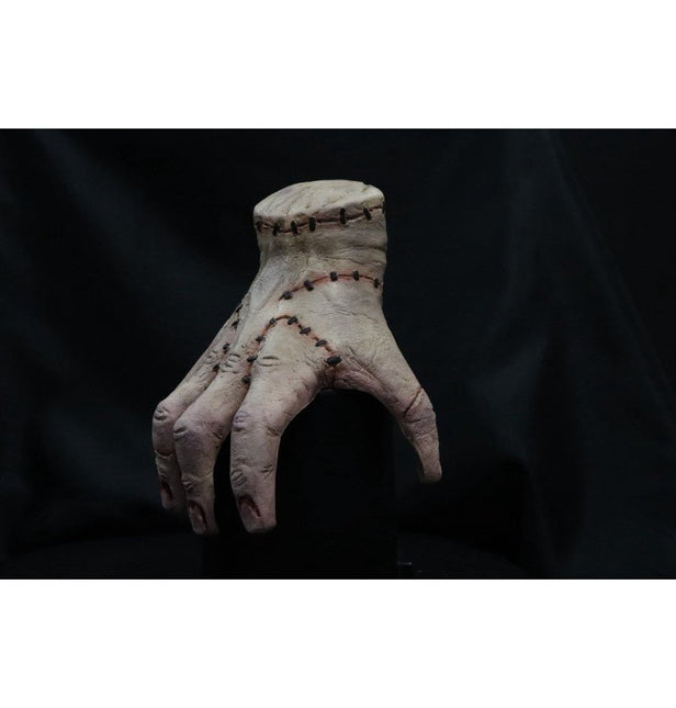 Wednesday Hand Schouder Buddy van CHAKS koop je bij Partywinkel