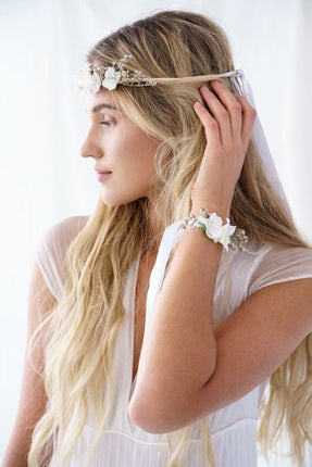 Witte Bloemen Armband van Partydeco koop je bij Partywinkel